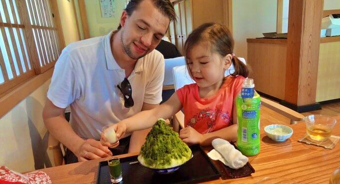 Japans schaafsel Ijs eten